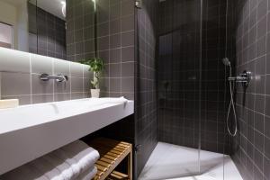 B&B / Chambres d'hotes T2 bis luxe hyper centre piscine : photos des chambres