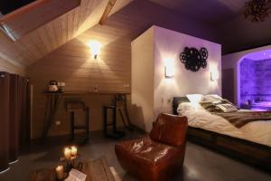 B&B / Chambres d'hotes Abri Cosy - Suite Romantique : Suite Lit King-Size avec Baignoire Spa