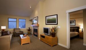 Deluxe One-Bedroom Suite with Kitchenette room in Fraser Crossing and Founders Pointe