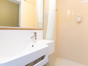 Hotels B&B HOTEL Mulhouse Centre : photos des chambres
