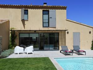 Modern Villa with private pool in Malaucene