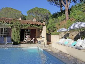 Maisons de vacances Charming Holiday Home in La Croix-Valmer with Pool : photos des chambres