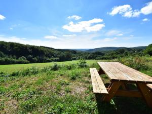 Maisons de vacances Peaceful Holiday Home in Vignol with Heated Swimming Pool : photos des chambres