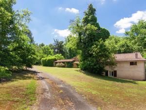 Maisons de vacances Cosy Holiday Home in Bourgnac with Private Pool : photos des chambres