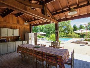 Maisons de vacances Cosy Holiday Home in Bourgnac with Private Pool : photos des chambres