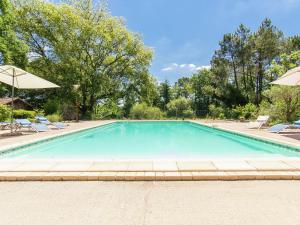 Maisons de vacances Cosy Holiday Home in Bourgnac with Private Pool : photos des chambres