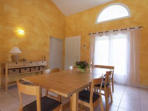 Villas Peaceful Villa in Calamane with Private Pool : photos des chambres