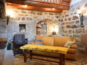 Maisons de vacances Cozy Holiday Home in La Souche by Le Lignon River : photos des chambres