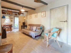 Cottage in Oppède with Pool and Garden
