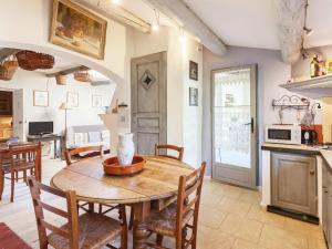 Cottage in Oppède with Pool and Garden