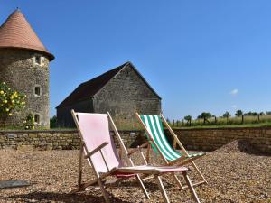 Maisons de vacances Vintage Mansion in Moussy France with Large Garden : photos des chambres