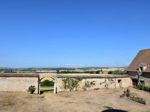 Maisons de vacances Vintage Mansion in Moussy France with Large Garden : photos des chambres
