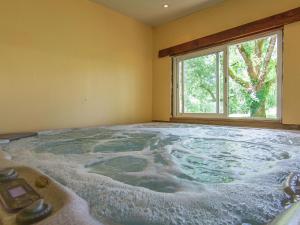 Maisons de vacances Cozy Cottage in Bourgnac with bubble bath : photos des chambres
