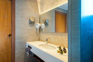Solimar Aquamarine Resort