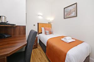 Single Room with Shared Shower and Toilet room in Imperial Guest House Ltd.