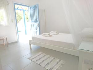 Yiannis Studios Paros Greece