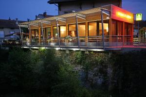Logis Hotel Restaurant Auberge Les Rives de lArzon