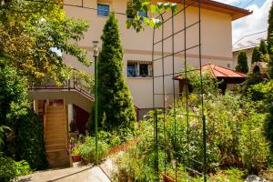 Apartment with Garden View room in Lavander House