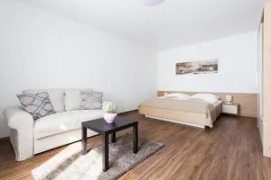 Zehentner - Wein & Feriendomizil - 伊尔米茨