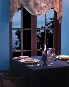 Las Flores Beachside Hotel