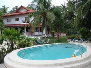 Las Flores Beachside Hotel