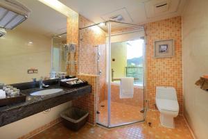 Phòng 2 Giường Đơn Nhìn Ra Núi (Twin Room with Mountain View)