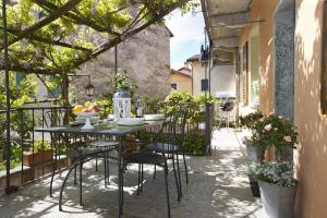 Two-Bedroom Apartment with Terrace room in Il Giardinetto