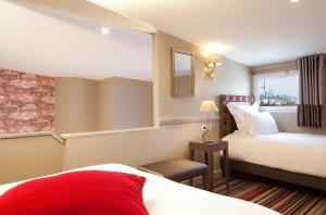 Hotels Hotel des Comedies : Chambre Familiale en Duplex