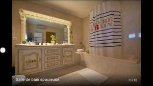 Maisons de vacances SUITE-Junior -Villa HELENE - Montpellier Sud - aeroport- PISCINE Privee-2mn des plages : photos des chambres