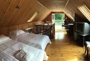 River Villa, 20 min by train to Old Town, big yard