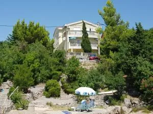 Apartments Akiki - Karlobag