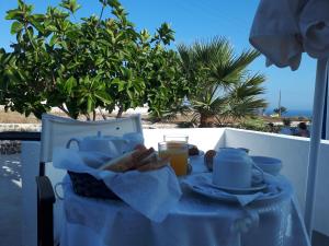 Hotel Paradisos Oia Santorini Greece