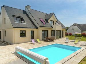 Villas Spacious Villa in Concarneau with Swimming Pool : photos des chambres