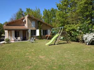 Вила Modern Holiday Home with Private Garden in Bathernay Bathernay Франция