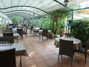 Hotels Logis Hotel - Restaurant Residence Les Cedres : photos des chambres