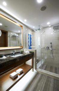 Superior Twin Room with Sea View room in Divan Mersin