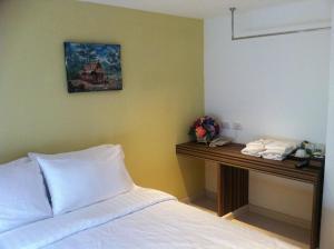 Nantra Ekkamai Hotel