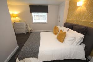 The Courtyard Apartment