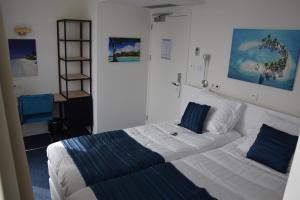 Deluxe Double or Twin Room with Balcony room in Hotel Restaurant Koekenbier Abcoude
