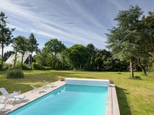 Luxury Holiday Home in Concarneau with Swimming Pool