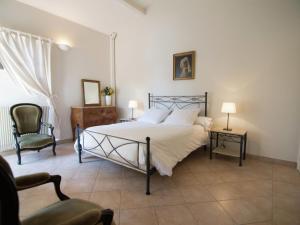 Villas Spellbinding Villa in Campagnan with Swimming Pool : photos des chambres