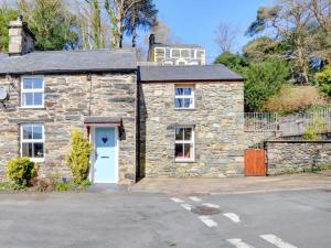 Cosy holiday home in Penrhyndeudraeth with Terrace
