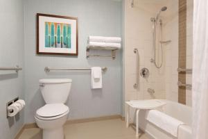 Queen Room with Two Queen Beds and BathBathtub - Disability Access room in Hyatt Place Phoenix/ Mesa