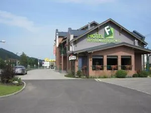 F团队酒店 - Svätý Peter