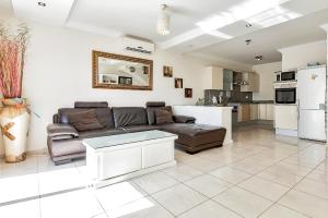 New townhouse in El Duque Joyas