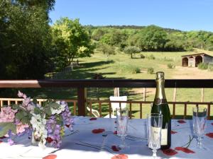 Maisons de vacances Modern Holiday Home in Vault de Lugny with Meadow View : photos des chambres