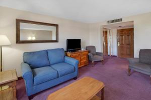 Deluxe Double Room with Two Double Beds - Non-Smoking room in The Hotel Ojibway Trademark Collection by Wyndham