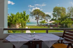 Apartment with Sea View room in Kamares House Apartments & Studios