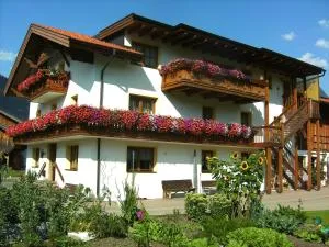 Ferienwohnungen Krismer - Karres