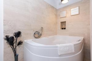 City Colours Apartment 